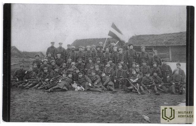 1.(4.) Valmieras kājnieku pulka sakaru komandas karavīri.1919. gada pavasaris. Foto: no Latvijas Kara muzeja