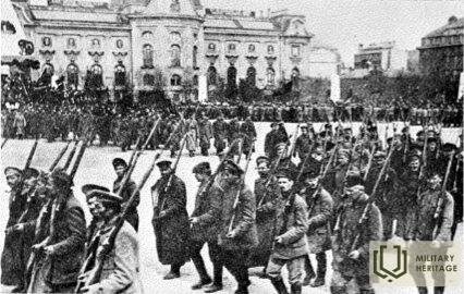 The Army of the Latvian SSR parades on 1st of May 1919. In the Background: the Museum of Art.